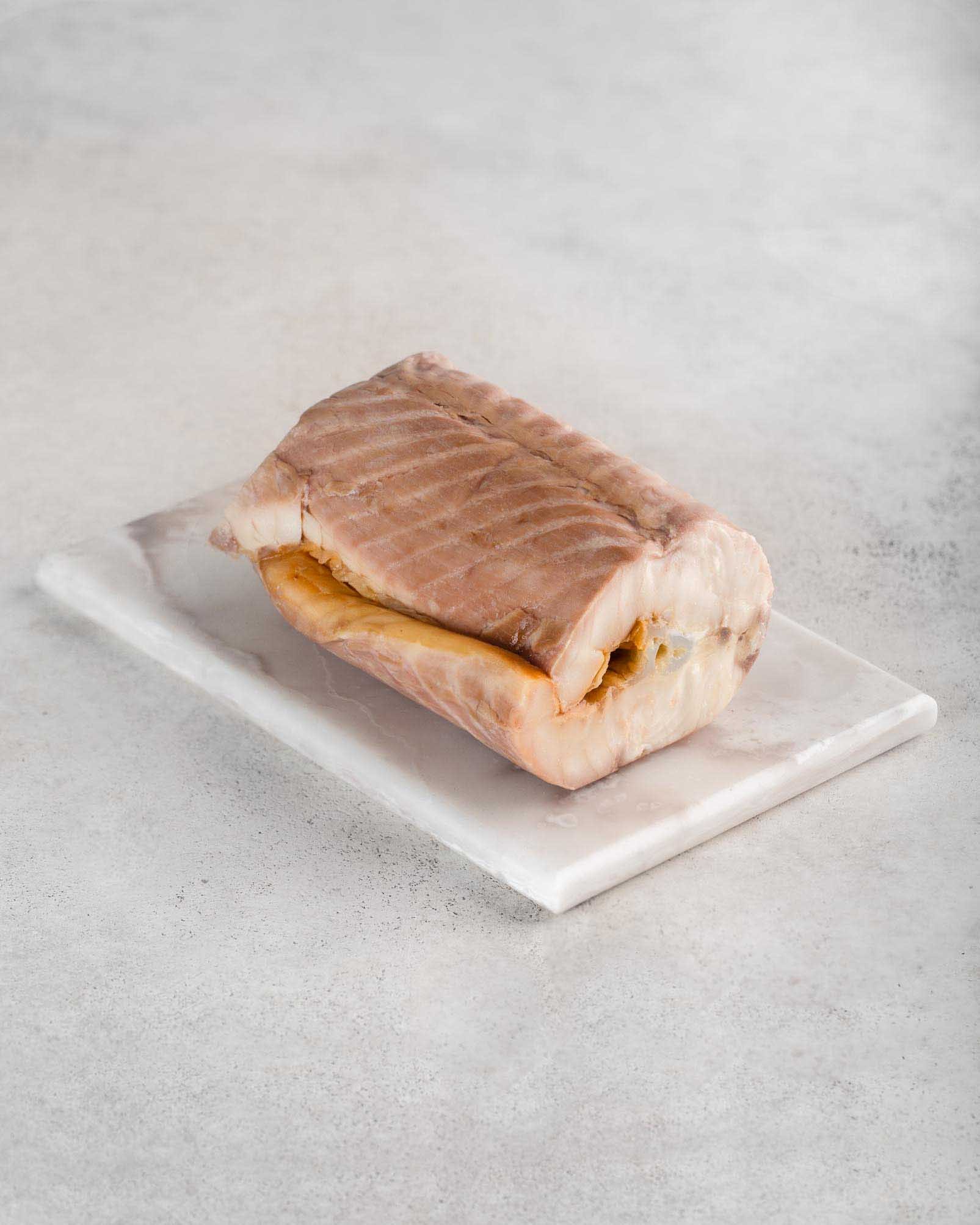 Осетр горячего копчения без шкуры ~ 500 г в шт